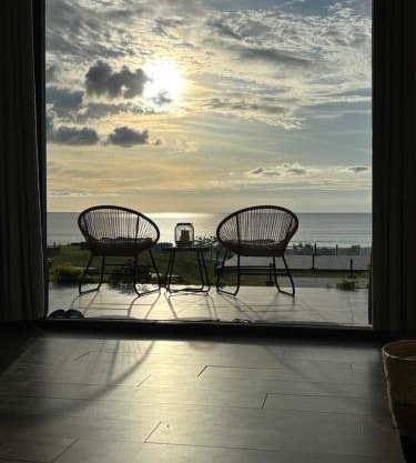 Stunning Oceanview 2B Waterfront Apartement