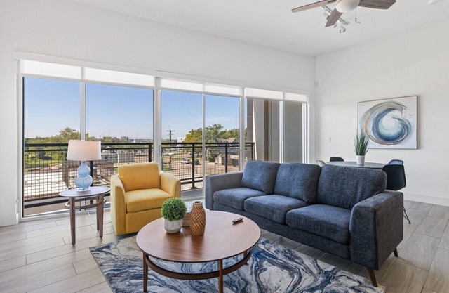 Stunning One Bedroom in the City! Amazing Views!