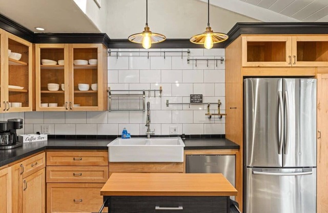 Stunning outdoor space 5 min to Aquarium and Golf