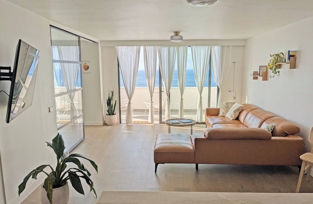 Stunning, panoramic sea views meet an airy, spacious design.