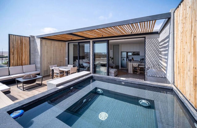 Stunning Penthouse with Sunset View of the Bay from its own Terrace Private Pool