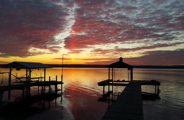 Stunning Post & Beam - On Water's-Edge - 145 ft Lake Front - Spectacular Sunsets