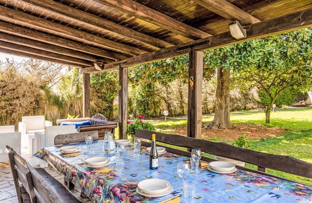 Stunning private villa for 11 people with WIFI, TV, patio, pets allowed and parking