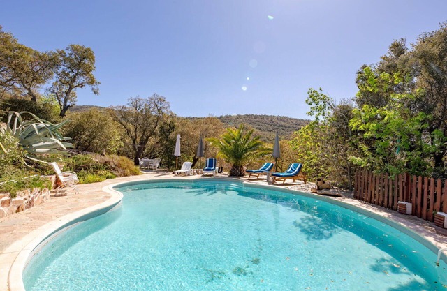 Stunning private villa with WIFI, private pool, TV, terrace, pets allowed, panoramic view, parking