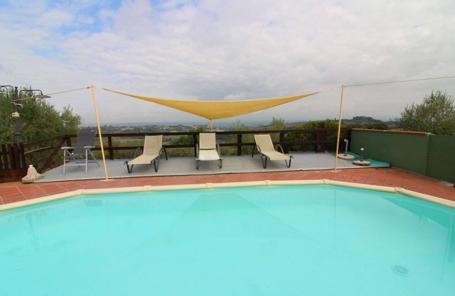 Stunning private villa for 15 people with WIFI, private pool, TV and parking, close to Montepulc.