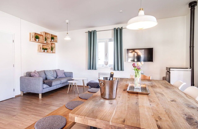 Stunning private villa for 5 guests with WIFI, TV, terrace, pets allowed and parking
