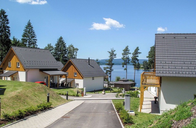 Stunning private villa for 4 people with TV, terrace, pets allowed and parking