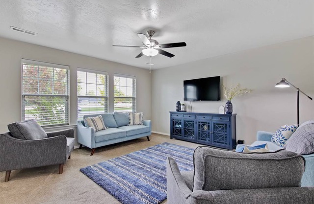 Stunning Private 3 Bedroom Home in the Heart of Meridian