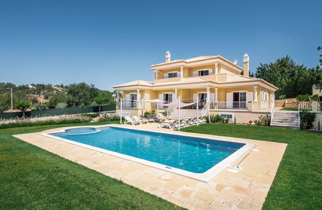 Stunning private villa with private pool, A/C, WIFI, TV, terrace, panoramic view and parking