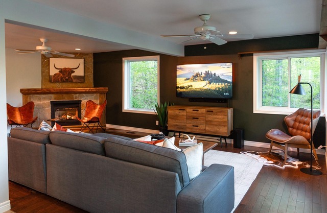 Stunning Private Resort on 15 Acres w/Cabin - Hot Tub, Paddle Boards, Fire Pit