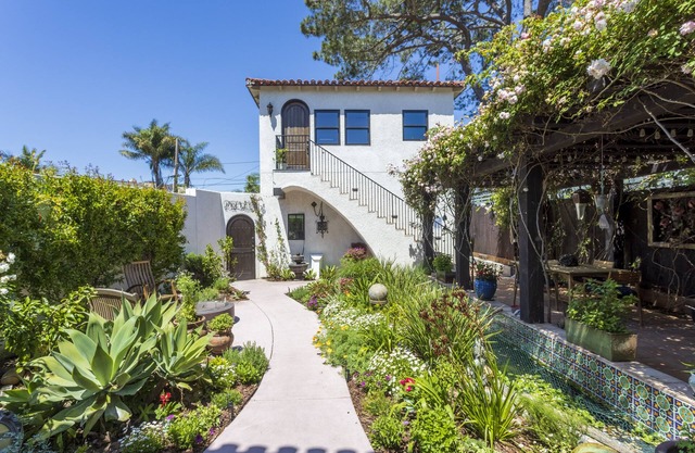 Stunning Private Spanish Casita “La Jolla’s Secret Jewel” blocks to Beach/Cove