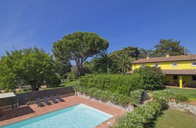 Stunning private villa for 10 guests with private pool, WIFI, A/C, TV, patio and pets allowed