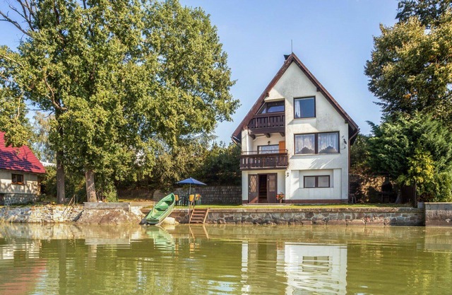 Stunning private villa for 6 guests with WIFI, TV, terrace, pets allowed and parking