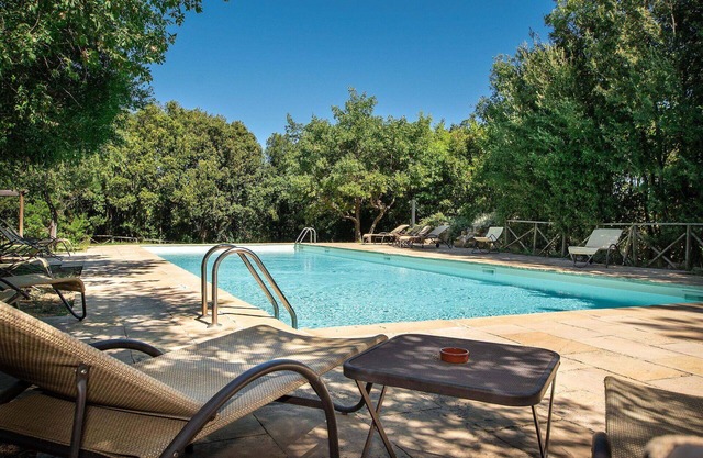 Stunning private villa for 12 guests with A/C, private pool, WIFI, TV, terrace and parking