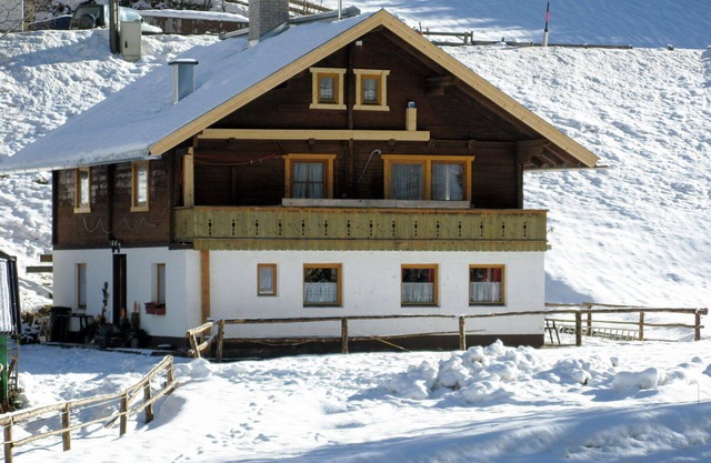 Stunning private villa for 15 guests with TV, terrace, pets allowed and panoramic view