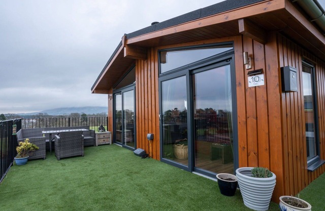 Stunning private villa for 6 people with WIFI, TV, balcony and parking