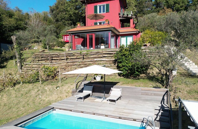 Stunning private villa with WIFI, private pool, TV, patio and panoramic view, close to La Spezia