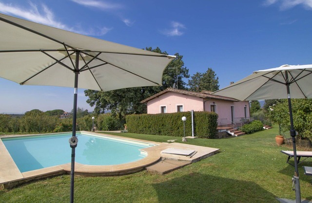 Stunning private villa with WIFI, private pool, TV, terrace, pets allowed, panoramic view, parking