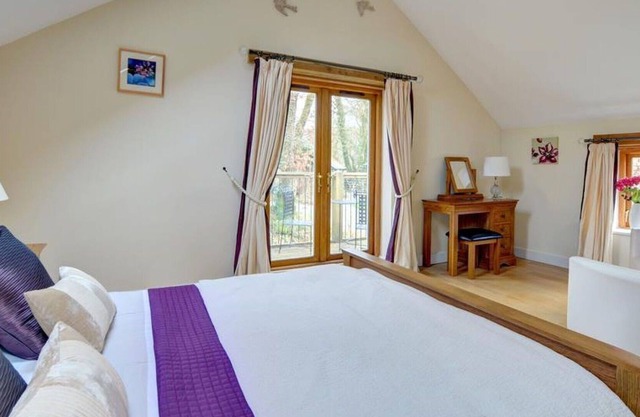 Stunning private villa for 2 guests with WIFI, TV, patio, pets allowed, panoramic view and parking