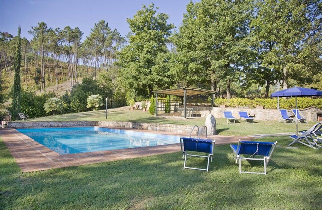 Stunning private villa for 7 people with WIFI, A/C, private pool, TV and patio, close to Lucca