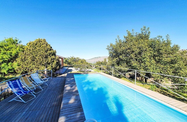 Stunning private villa with WIFI, private pool, A/C, TV, terrace, pets allowed and parking