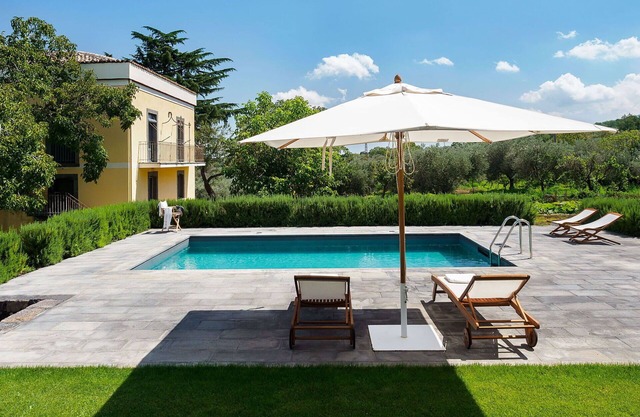 Stunning private villa with WIFI, private pool, TV, terrace, pets allowed, panoramic view, parking