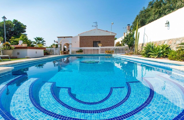Stunning private villa for 5 guests with A/C, WIFI, private pool, TV, terrace and pets allowed