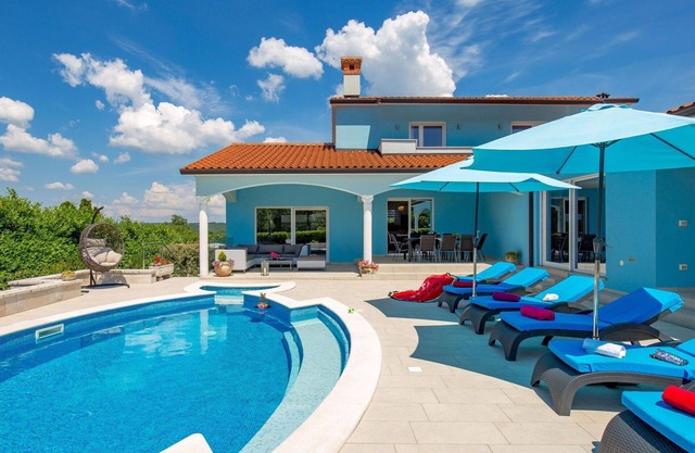 Stunning private villa for 8 guests with A/C, WIFI, private pool, TV, patio and parking