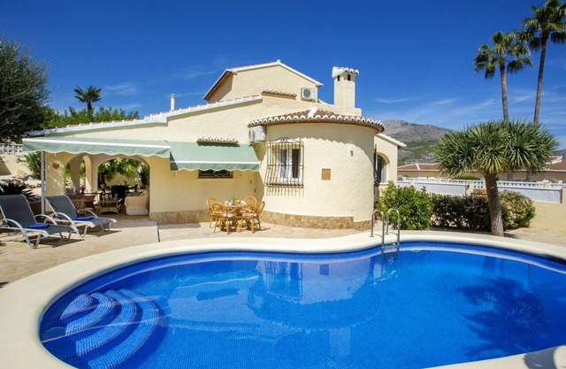Stunning private villa for 6 people with private pool, A/C, WIFI, TV, terrace and parking