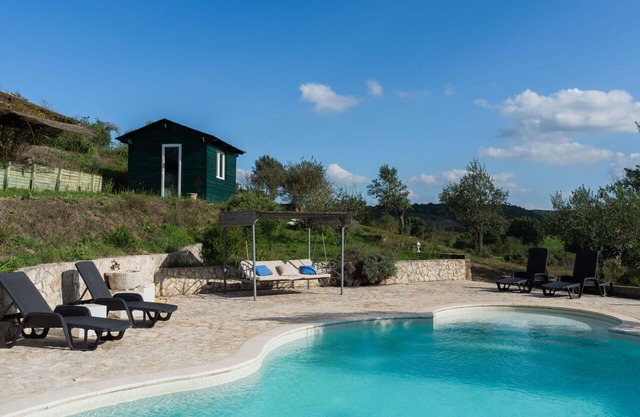 Stunning private villa for 6 people with hot tub, pool, WIFI, A/C, TV and parking