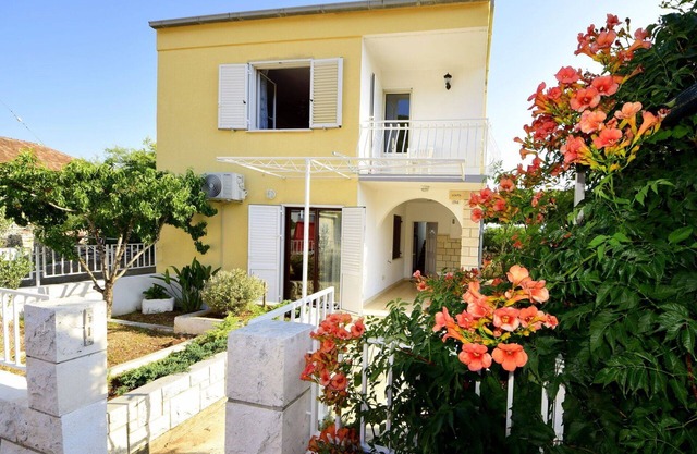 Stunning private villa for 8 guests with A/C, WIFI, TV, terrace and parking