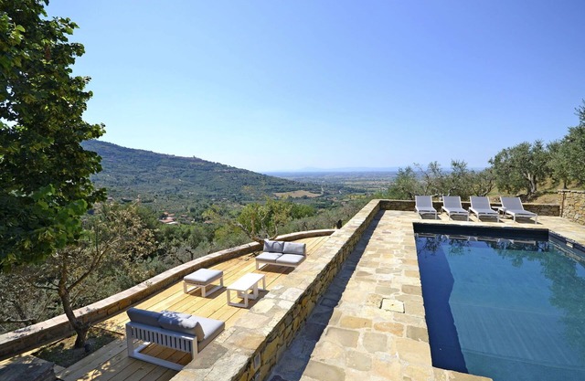 Stunning private villa for 8 people with WIFI, private pool, A/C, TV, patio and panoramic view