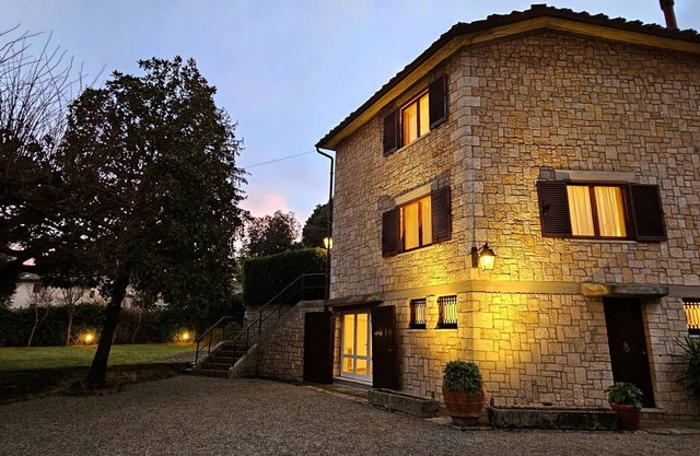 Stunning private villa for 7 people with WIFI, private pool, TV, veranda and parking