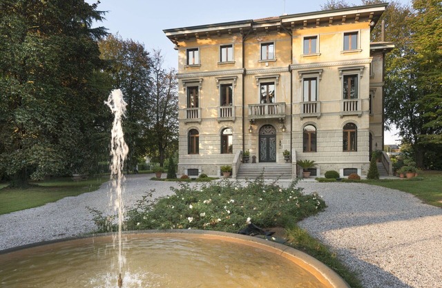 Stunning private villa for 17 people with WIFI, A/C, TV, terrace and parking, close to Padua