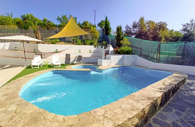 Stunning private villa with A/C, hot tub, WIFI, private pool, TV, terrace, pets allowed and park.