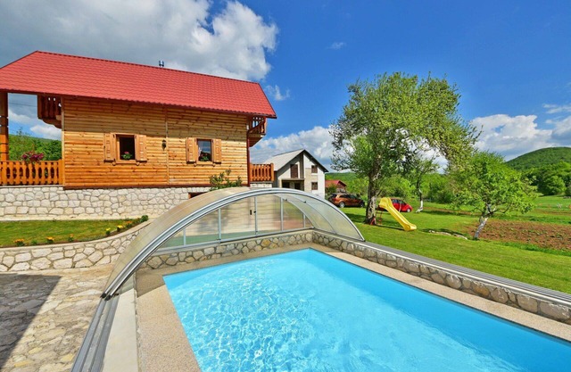 Stunning private villa with pool, WIFI, TV, terrace, pets allowed, panoramic view and parking