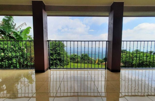 Stunning property and home with breathtaking views of Poas volcano and valley