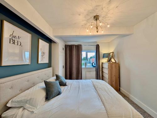 Stunning Property with Garden and Parking