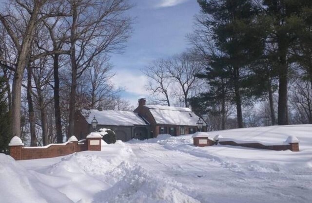 Stunning Queen BR w/Bathroom & Overlooking Pond