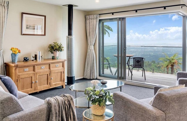 ★Stunning Retreat Close to Piha & Karekare Beach★