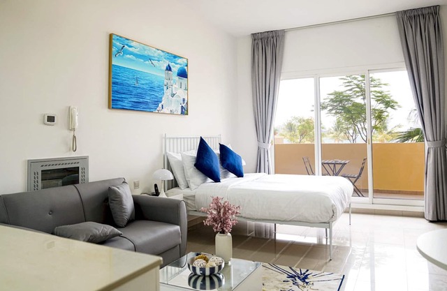 Stunning Sea View Apt. with Balcony - RAK