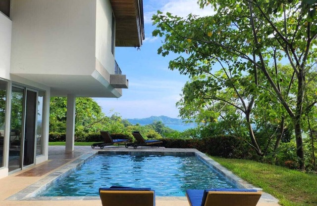 Stunning sea view Luxury Villa with Private Swimming Pool, 10min from Curu Park