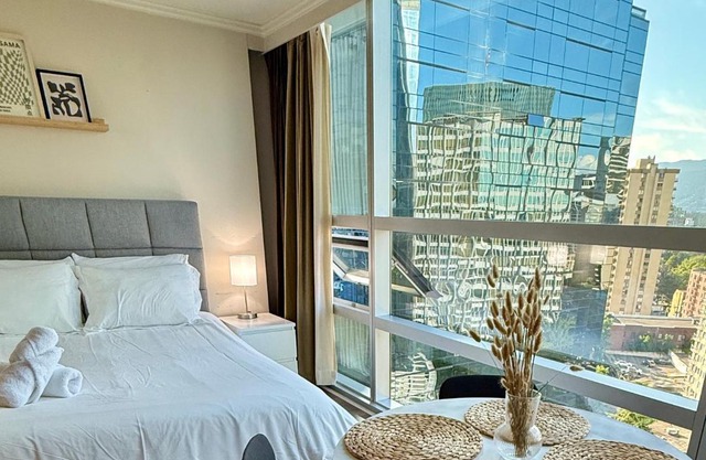 Stunning Skyline Views in a Cozy and Stylish Abode