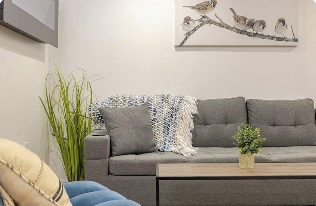 STUNNING & SPACIOUS 1 BEDROOM OASIS