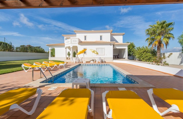 Stunning Spacious 4 Bed Villa With Private Pool Close To Beach