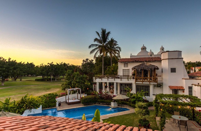 Stunning Super Private Villa in Marina for Groups