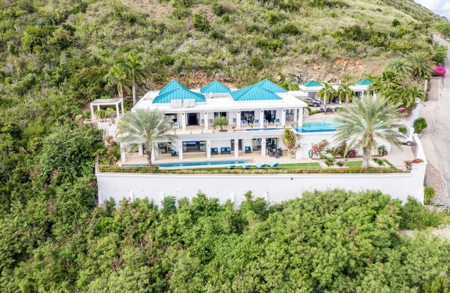 Stunning Villa Movina with Gym, Two Pools, and Breathtaking Views of St. Barts