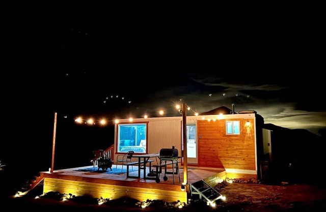 Stunning Tiny House with Picnic Space, Barbecue and Fire Pit in Meadview, Arizona