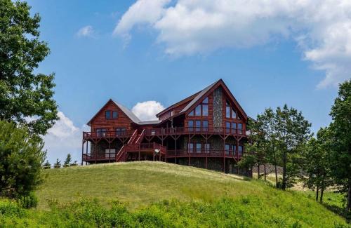Stunning Vacation Rental for Unforgettable Family Glamping Trips in the Blue Ridge Mountains, North Carolina