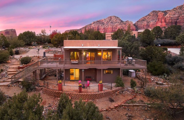 Stunning views, cozy quiet and close. Stargazer Paradise